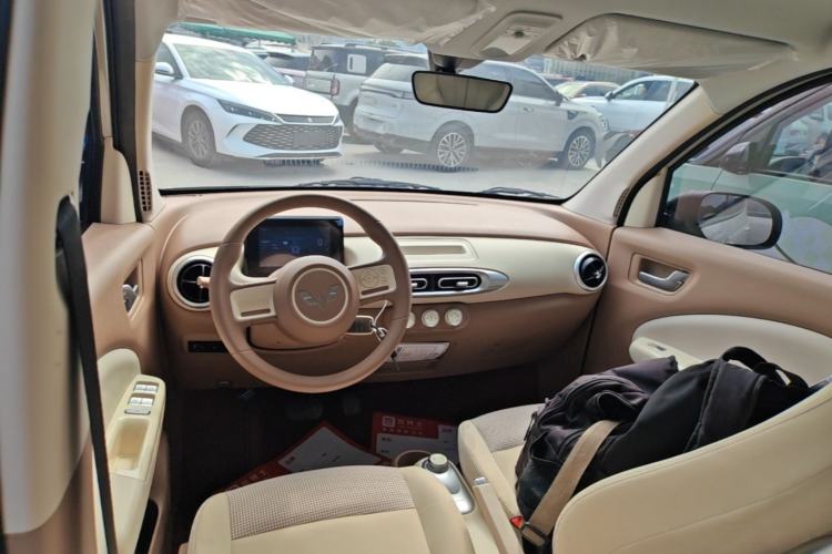 Used Wuling Hongguang MINIEV 2025 Four-Door Version Advanced Edition Center Console