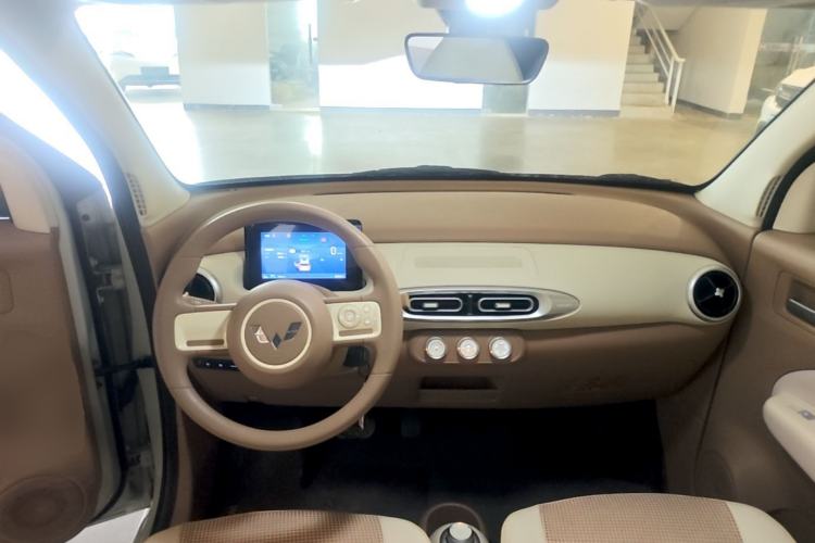 Used Wuling Hongguang MINIEV 2025 Four-Door Version Advanced Edition Center Console