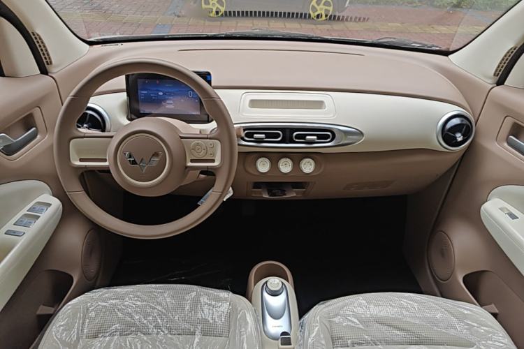 Used Wuling Hongguang MINIEV 2025 Four-Door Version Advanced Edition Center Console