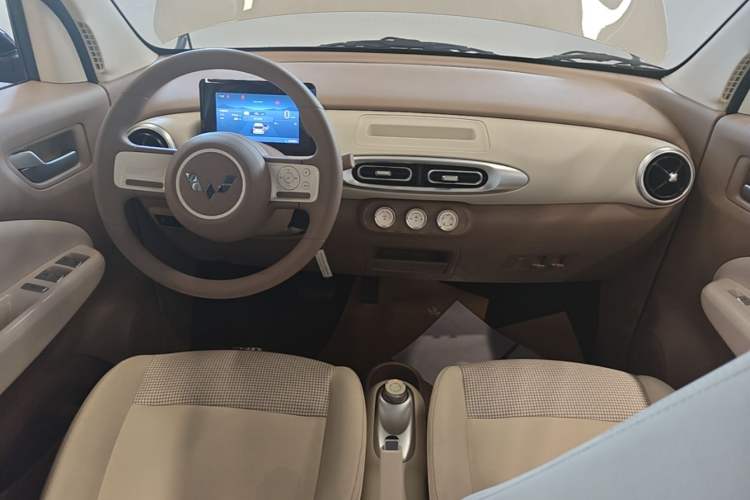 Used Wuling Hongguang MINIEV 2025 Four-Door Version Advanced Edition Center Console