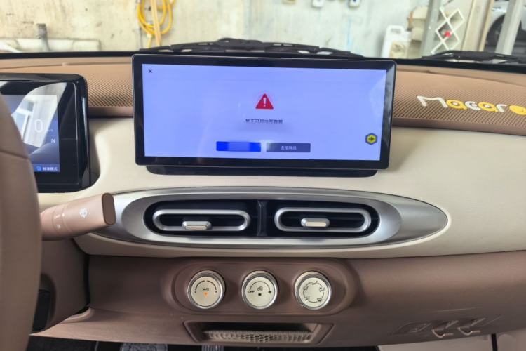 Used Wuling Hongguang MINIEV 2025 Four-Door Version Advanced Edition Center Console