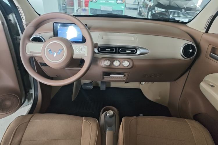 Used Wuling Hongguang MINIEV 2025 Four-Door Version Advanced Edition Center Console