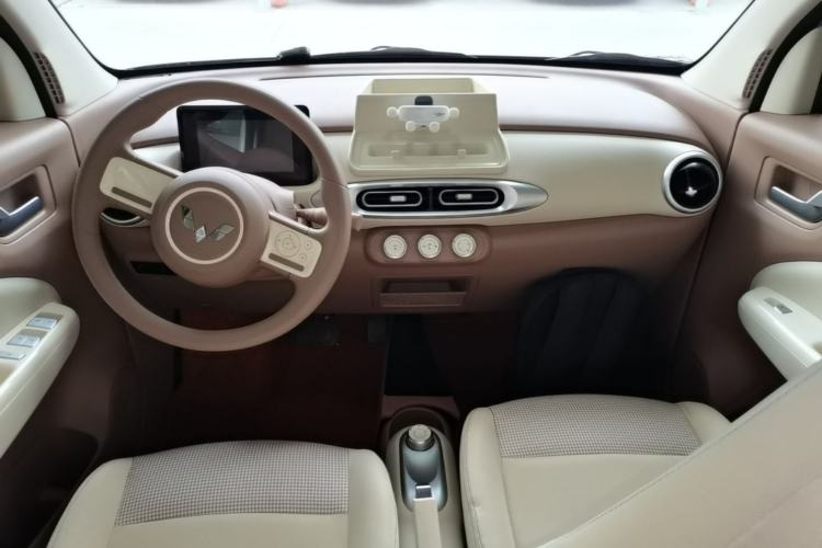 Used Wuling Hongguang MINIEV 2025 Four-Door Version Advanced Edition Center Console