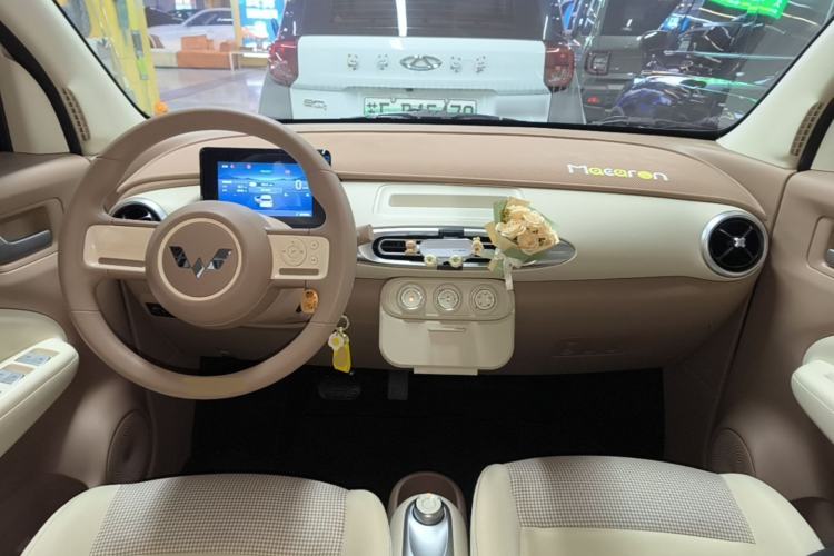 Used Wuling Hongguang MINIEV 2025 Four-Door Version Advanced Edition Center Console
