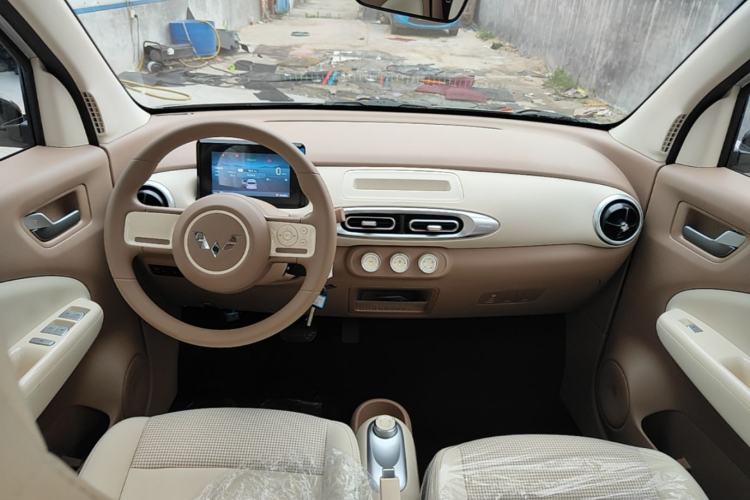 Used Wuling Hongguang MINIEV 2025 Four-Door Version Advanced Edition Center Console