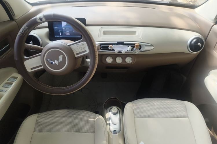Used Wuling Hongguang MINIEV 2025 Four-Door Version Advanced Edition Center Console