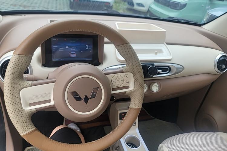Used Wuling Hongguang MINIEV 2025 Four-Door Version Advanced Edition Center Console