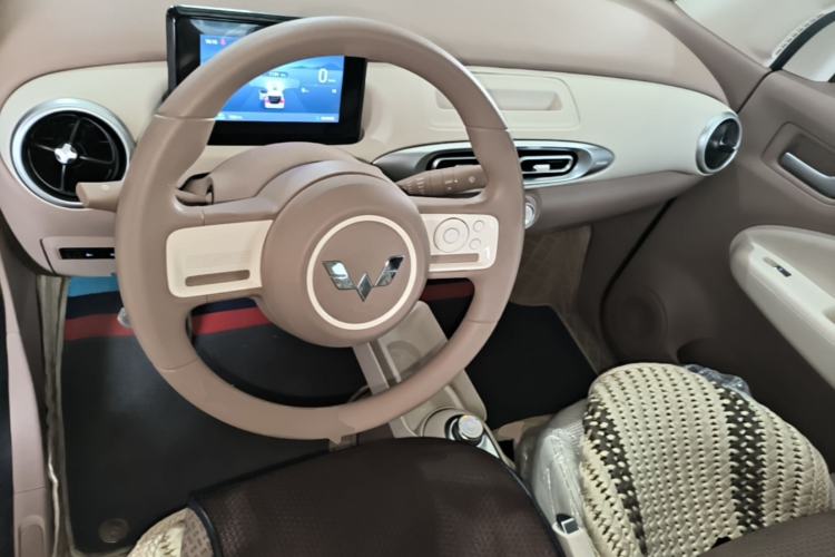 Used Wuling Hongguang MINIEV 2025 Four-Door Version Advanced Edition Center Console