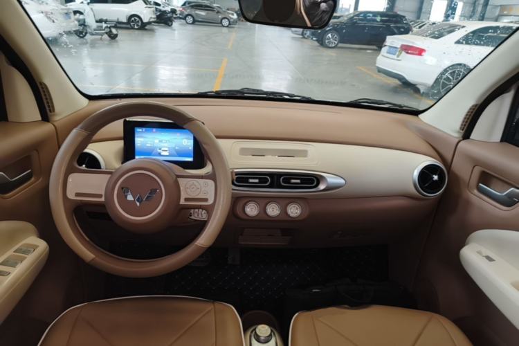 Used Wuling Hongguang MINIEV 2025 Four-Door Version Advanced Edition Center Console