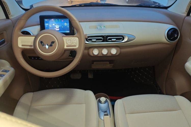 Used Wuling Hongguang MINIEV 2025 Four-Door Version Advanced Edition Center Console