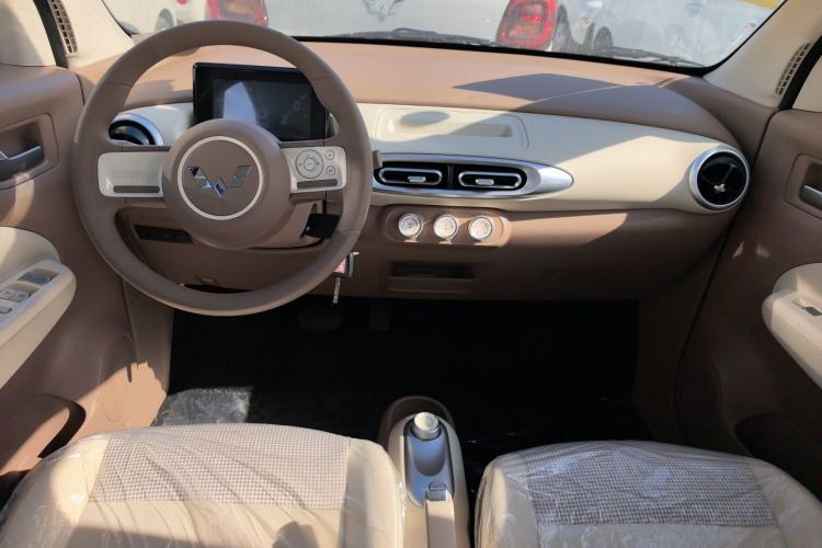 Used Wuling Hongguang MINIEV 2025 Four-Door Version Advanced Edition Center Console