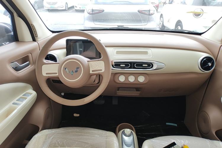 Used Wuling Hongguang MINIEV 2025 Four-Door Version Advanced Edition Center Console