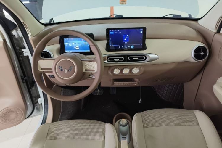 Used Wuling Hongguang MINIEV 2025 Four-Door Version Advanced Edition Center Console