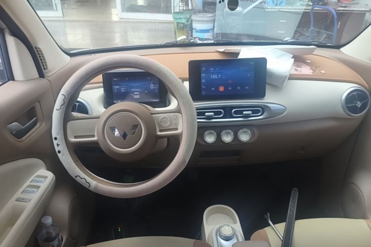 Used Wuling Hongguang MINIEV 2025 Four-Door Version Premium Edition Center Console