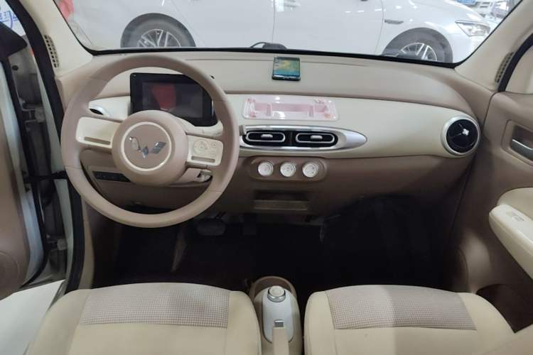 Used Wuling Hongguang MINIEV 2025 Four-Door Version Advanced Edition Center Console