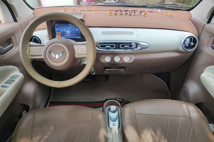 Used Wuling Hongguang MINIEV 2025 Four-Door Version Advanced Edition Center Console