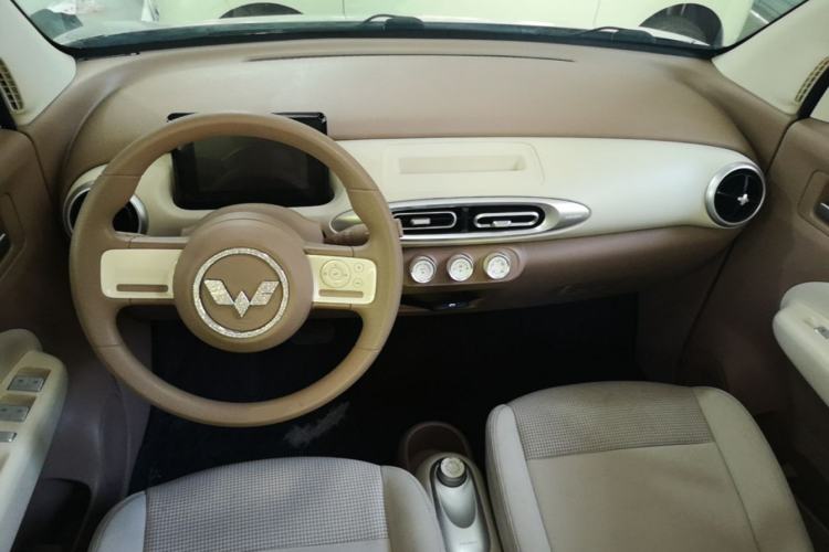 Used Wuling Hongguang MINIEV 2025 Four-Door Version Advanced Edition Center Console