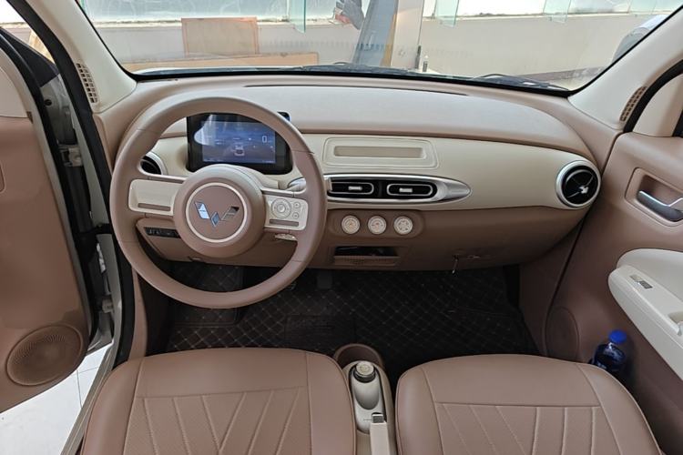 Used Wuling Hongguang MINIEV 2025 Four-Door Version Advanced Edition Center Console