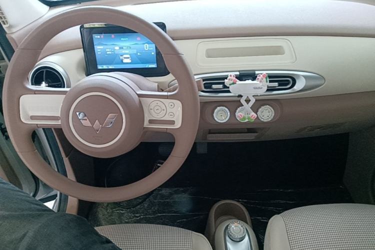 Used Wuling Hongguang MINIEV 2025 Four-Door Version Advanced Edition Center Console