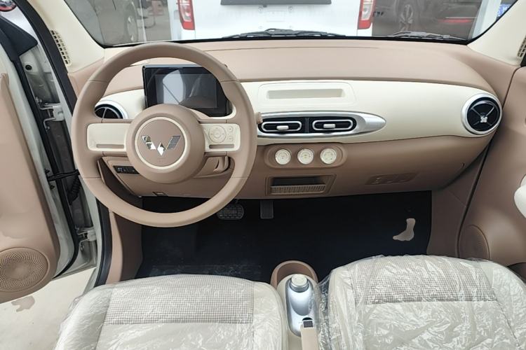 Used Wuling Hongguang MINIEV 2025 Four-Door Version Advanced Edition Center Console