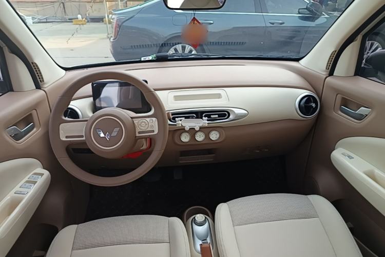 Used Wuling Hongguang MINIEV 2025 Four-Door Version Advanced Edition Center Console
