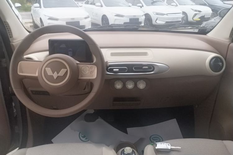 Used Wuling Hongguang MINIEV 2025 Four-Door Version Advanced Edition Center Console