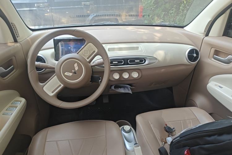 Used Wuling Hongguang MINIEV 2025 Four-Door Version Advanced Edition Center Console