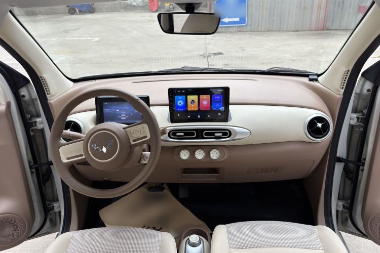 Used Wuling Hongguang MINIEV 2025 Four-Door Version Advanced Edition Center Console