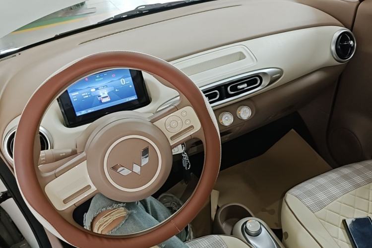 Used Wuling Hongguang MINIEV 2025 Four-Door Version Advanced Edition Center Console