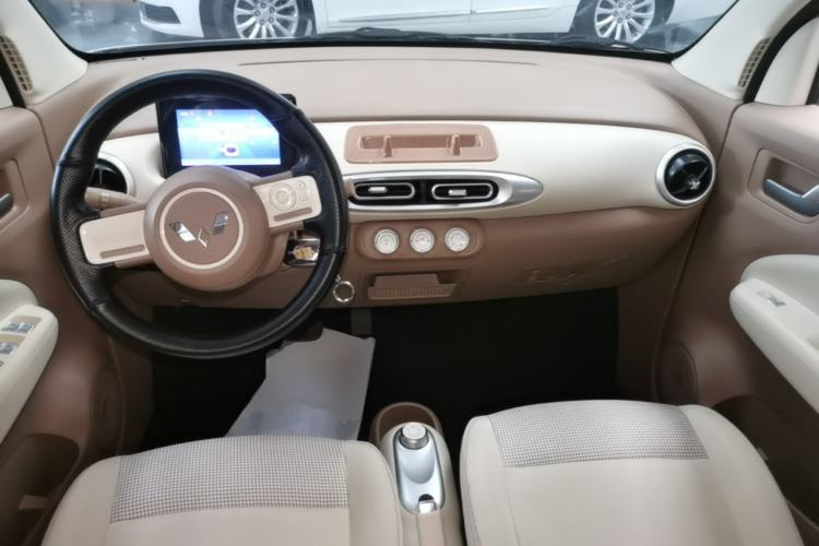 Used Wuling Hongguang MINIEV 2025 Four-Door Version Advanced Edition Center Console