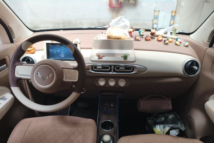 Used Wuling Hongguang MINIEV 2025 Four-Door Version Advanced Edition Center Console