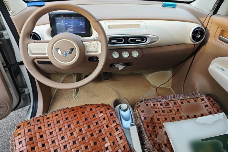 Used Wuling Hongguang MINIEV 2025 Four-Door Version Advanced Edition Center Console