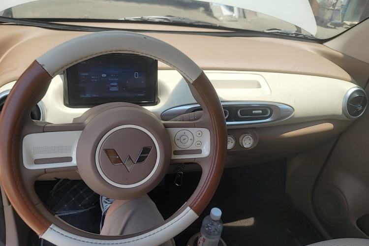 Used Wuling Hongguang MINIEV 2025 Four-Door Version Advanced Edition Center Console