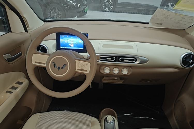 Used Wuling Hongguang MINIEV 2025 Four-Door Version Advanced Edition Center Console