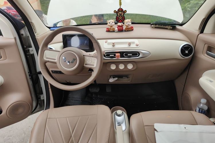 Used Wuling Hongguang MINIEV 2025 Four-Door Version Advanced Edition Center Console