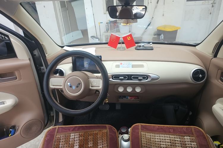 Used Wuling Hongguang MINIEV 2025 Four-Door Version Advanced Edition Center Console