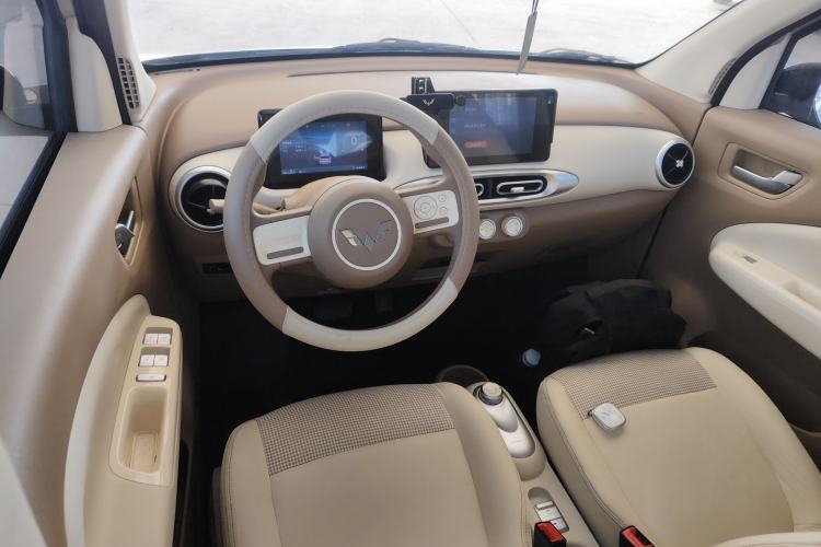 Used Wuling Hongguang MINIEV 2025 Four-Door Version Zhenxiang+ Edition Center Console