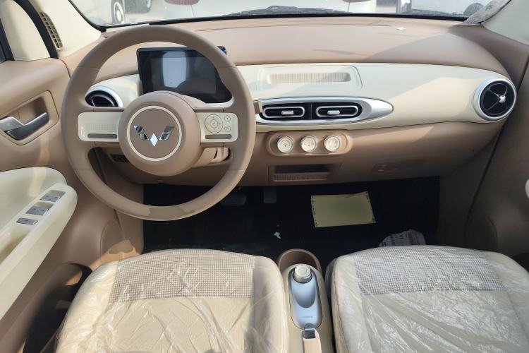 Used Wuling Hongguang MINIEV 2025 Four-Door Version Advanced Edition Center Console