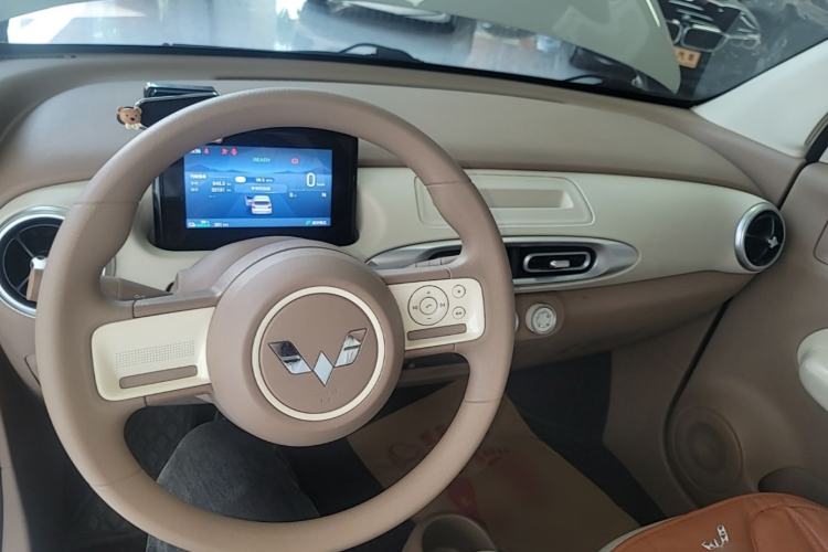 Used Wuling Hongguang MINIEV 2025 Four-Door Version Advanced Edition Center Console