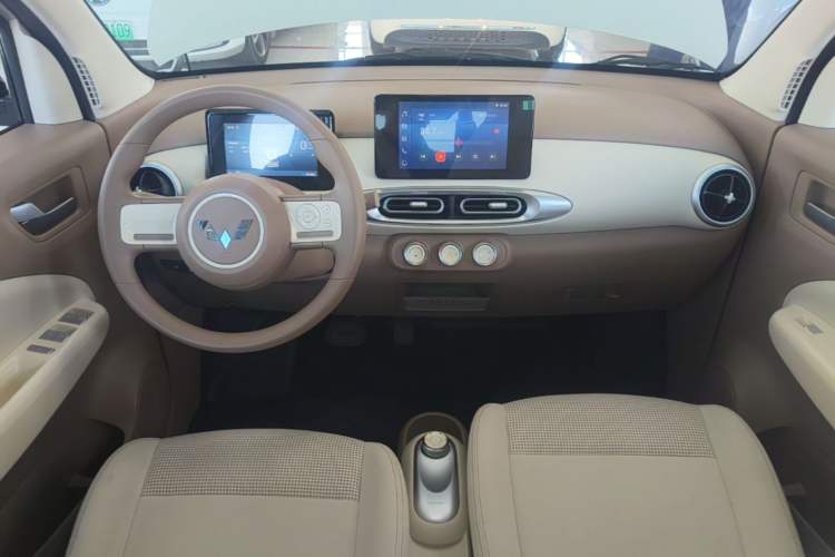Used Wuling Hongguang MINIEV 2025 Four-Door Version Premium Edition Center Console