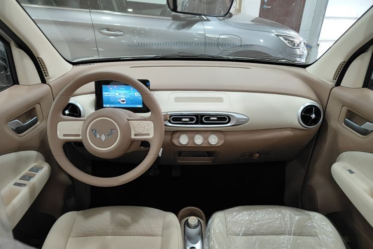 Used Wuling Hongguang MINIEV 2025 Four-Door Version Advanced Edition Center Console
