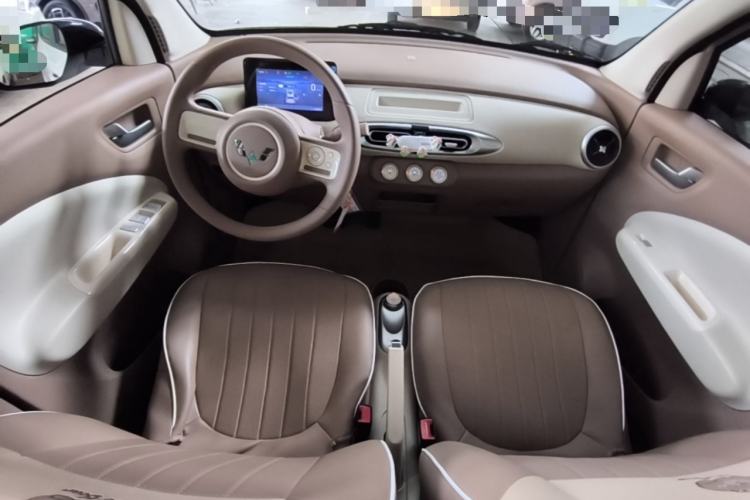 Used Wuling Hongguang MINIEV 2025 Four-Door Version Advanced Edition Center Console