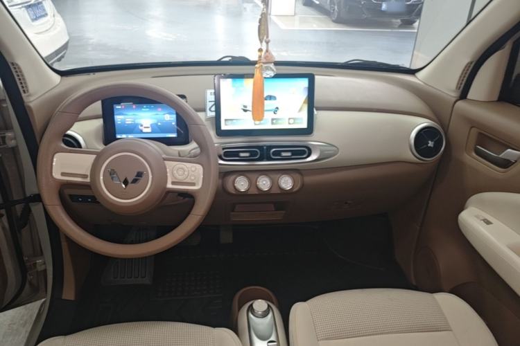 Used Wuling Hongguang MINIEV 2025 Four-Door Version Advanced Edition Center Console