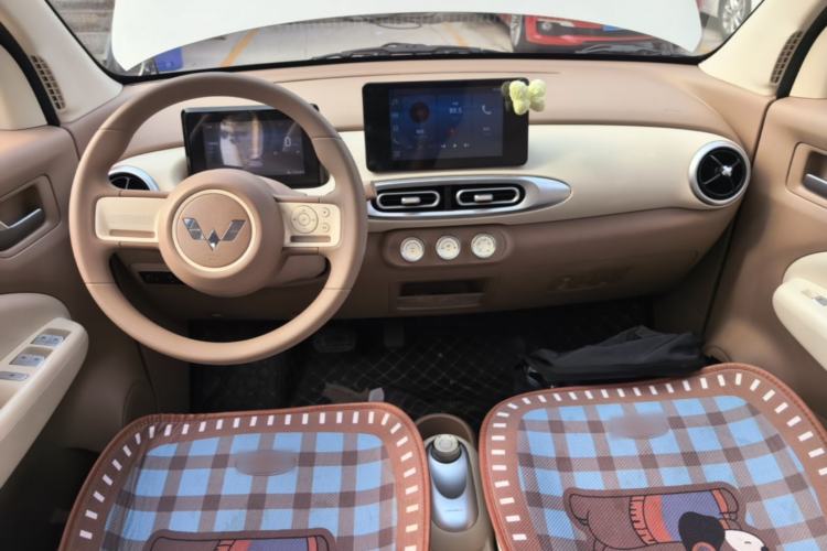 Used Wuling Hongguang MINIEV 2025 Four-Door Version Premium Edition Center Console