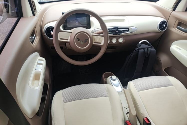 Used Wuling Hongguang MINIEV 2025 Four-Door Version Advanced Edition Center Console