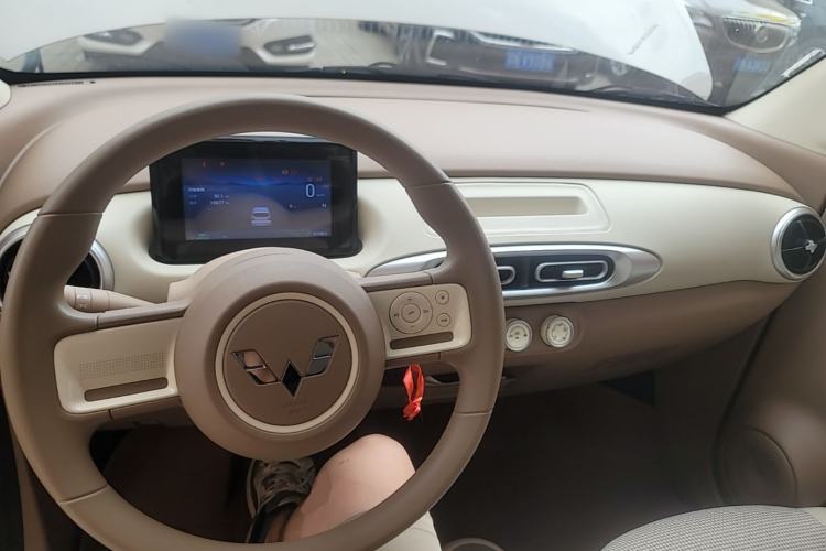 Used Wuling Hongguang MINIEV 2025 Four-Door Version Advanced Edition Center Console