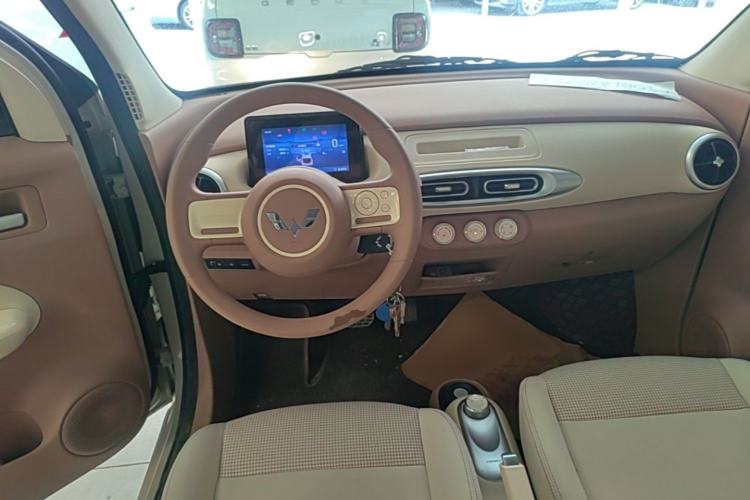 Used Wuling Hongguang MINIEV 2025 Four-Door Version Advanced Edition Center Console