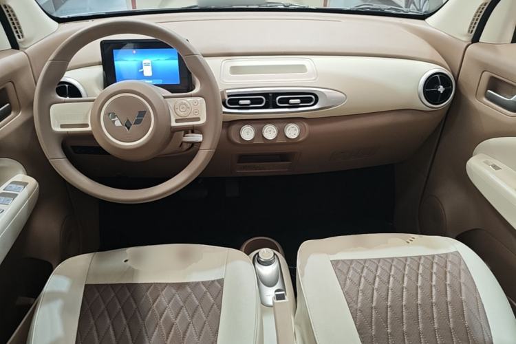 Used Wuling Hongguang MINIEV 2025 Four-Door Version Advanced Edition Center Console
