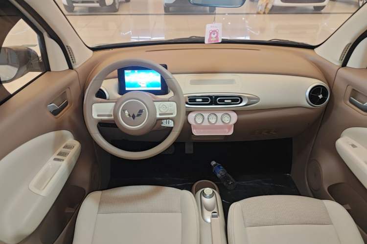 Used Wuling Hongguang MINIEV 2025 Four-Door Version Advanced Edition Center Console
