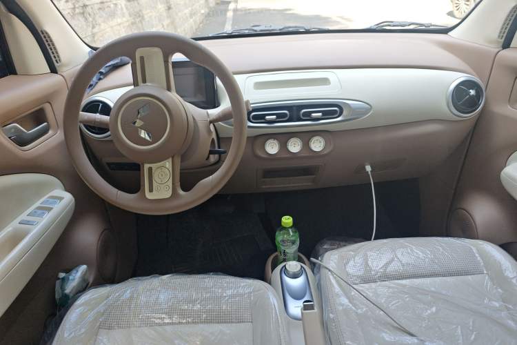 Used Wuling Hongguang MINIEV 2025 Four-Door Version Advanced Edition Center Console